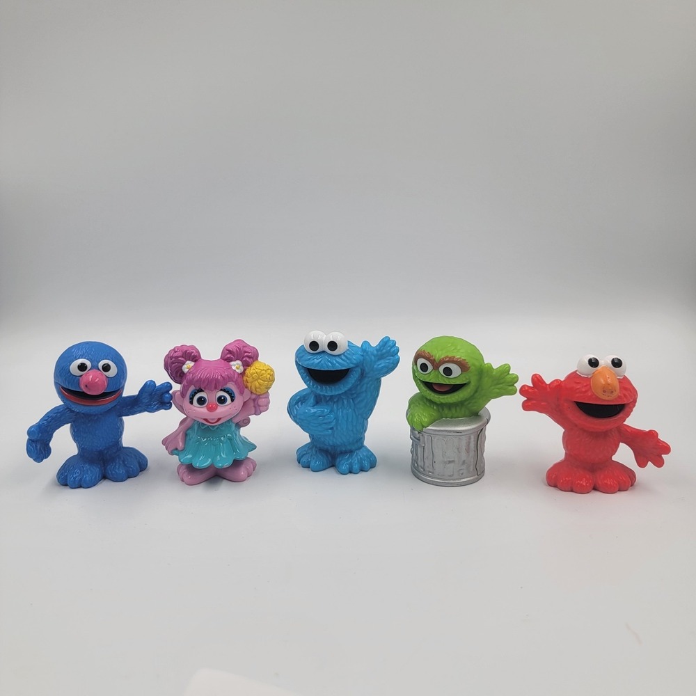 Sesame Street Figures Lot of 5 Oscar, Cookie Monster Grover 2014 Cake Toppers
